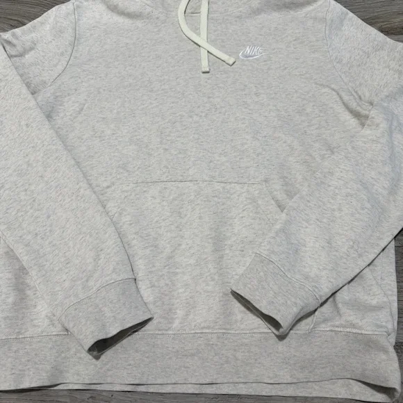 Nike Sportswear Club Fleece Graphic Pullover Hoodie - Picture 4 of 10